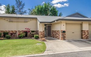 Quiet, Secure Gated Estate that is close to Griffith University & the Hospital Precinct.