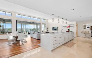 Four Bedroom North Facing Luxury Penthouse in Hope Island!