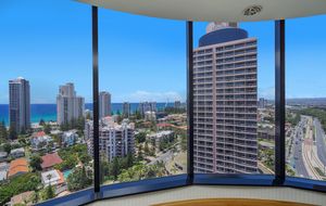 13th Floor Dual let Apartment with Ocean Views