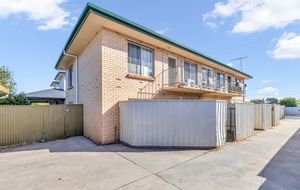 2 BEDROOM GROUND FLOOR UNIT WITH 2 PRIVATE YARDS & CARPORT & A RENOVATOR'S DELIGHT