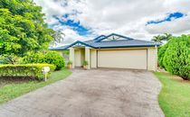 Jetty Walk - Lakeside Family Home - Shopping Centre at your doorstep! 