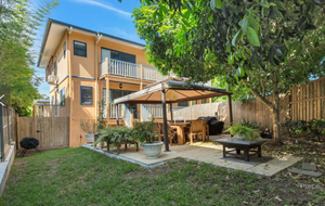 Central Taringa Townhouse in fantastic Location